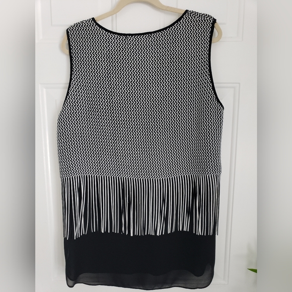 Black & White fringed tank top - Picture 2 of 3